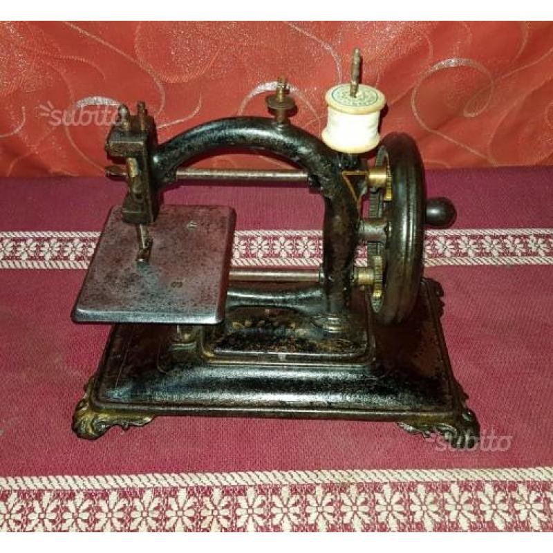 Antica macchina da cucire "GUHL & HARBECK'S"