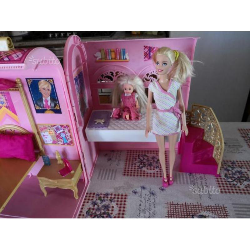 Casa a valigetta di barbie
